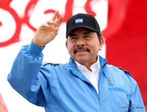 Rosario y Daniel celebran junto al pueblo 38 años de Revolución