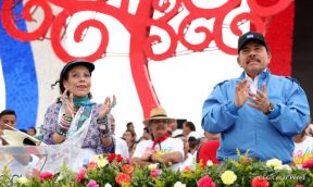 Rosario y Daniel celebran junto al pueblo 38 años de Revolución