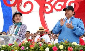 Rosario y Daniel celebran junto al pueblo 38 años de Revolución