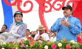 Rosario y Daniel celebran junto al pueblo 38 años de Revolución