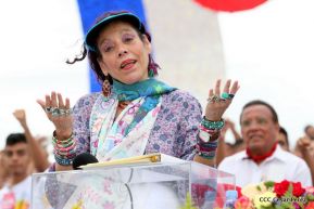 Rosario y Daniel celebran junto al pueblo 38 años de Revolución
