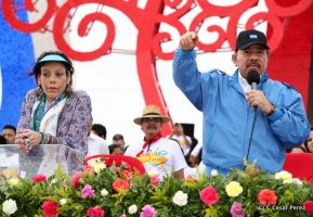 Rosario y Daniel celebran junto al pueblo 38 años de Revolución