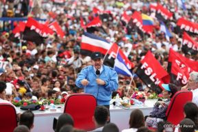 Rosario y Daniel celebran junto al pueblo 38 años de Revolución