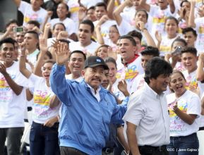 Rosario y Daniel celebran junto al pueblo 38 años de Revolución