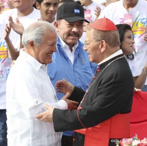 Rosario y Daniel celebran junto al pueblo 38 años de Revolución