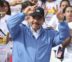 Rosario y Daniel celebran junto al pueblo 38 años de Revolución