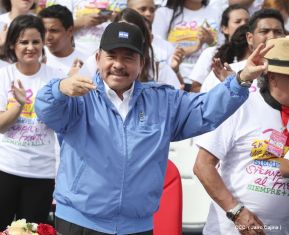 Rosario y Daniel celebran junto al pueblo 38 años de Revolución