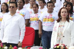 Rosario y Daniel celebran junto al pueblo 38 años de Revolución