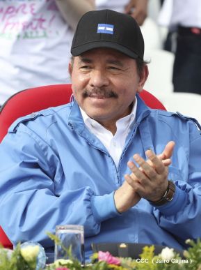 Rosario y Daniel celebran junto al pueblo 38 años de Revolución