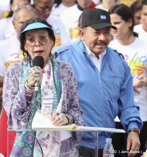 Rosario y Daniel celebran junto al pueblo 38 años de Revolución