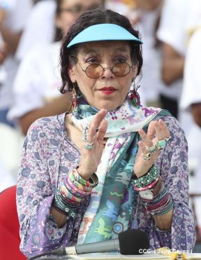 Rosario y Daniel celebran junto al pueblo 38 años de Revolución