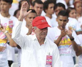 Rosario y Daniel celebran junto al pueblo 38 años de Revolución