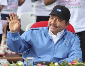 Rosario y Daniel celebran junto al pueblo 38 años de Revolución