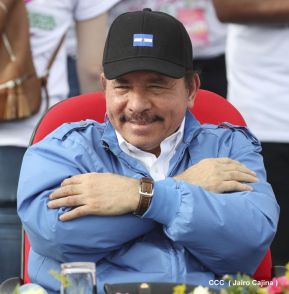 Rosario y Daniel celebran junto al pueblo 38 años de Revolución