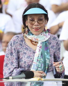 Rosario y Daniel celebran junto al pueblo 38 años de Revolución