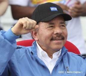 Rosario y Daniel celebran junto al pueblo 38 años de Revolución