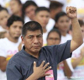 Rosario y Daniel celebran junto al pueblo 38 años de Revolución