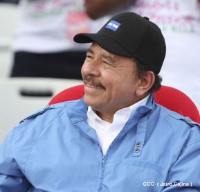 Rosario y Daniel celebran junto al pueblo 38 años de Revolución