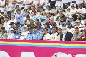 Rosario y Daniel celebran junto al pueblo 38 años de Revolución