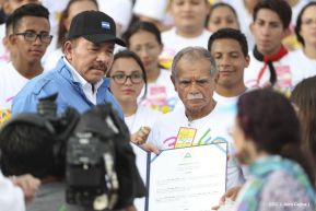 Rosario y Daniel celebran junto al pueblo 38 años de Revolución