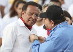 Rosario y Daniel celebran junto al pueblo 38 años de Revolución