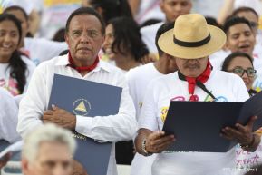 Rosario y Daniel celebran junto al pueblo 38 años de Revolución