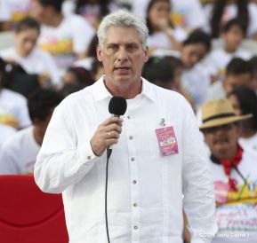 Rosario y Daniel celebran junto al pueblo 38 años de Revolución