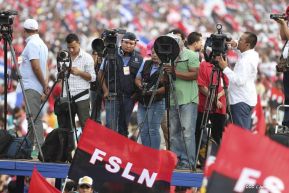 Rosario y Daniel celebran junto al pueblo 38 años de Revolución