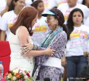 Rosario y Daniel celebran junto al pueblo 38 años de Revolución