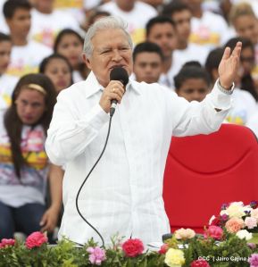 Rosario y Daniel celebran junto al pueblo 38 años de Revolución