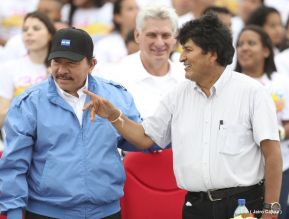 Rosario y Daniel celebran junto al pueblo 38 años de Revolución