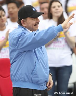 Rosario y Daniel celebran junto al pueblo 38 años de Revolución