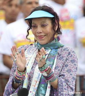 Rosario y Daniel celebran junto al pueblo 38 años de Revolución