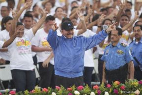 Rosario y Daniel celebran junto al pueblo 38 años de Revolución