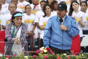 Rosario y Daniel celebran junto al pueblo 38 años de Revolución