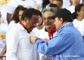 Rosario y Daniel celebran junto al pueblo 38 años de Revolución