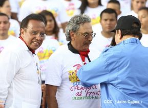 Rosario y Daniel celebran junto al pueblo 38 años de Revolución