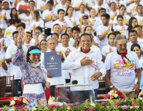 Rosario y Daniel celebran junto al pueblo 38 años de Revolución