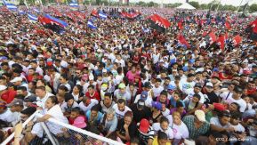 Rosario y Daniel celebran junto al pueblo 38 años de Revolución