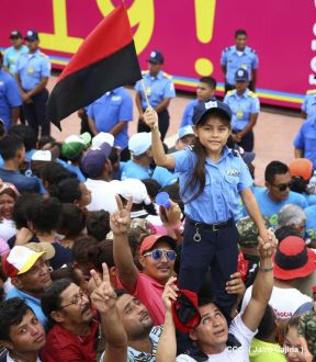 Rosario y Daniel celebran junto al pueblo 38 años de Revolución