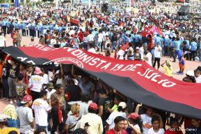 Rosario y Daniel celebran junto al pueblo 38 años de Revolución