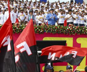 Rosario y Daniel celebran junto al pueblo 38 años de Revolución
