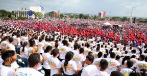 Rosario y Daniel celebran junto al pueblo 38 años de Revolución