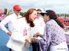 Rosario y Daniel celebran junto al pueblo 38 años de Revolución