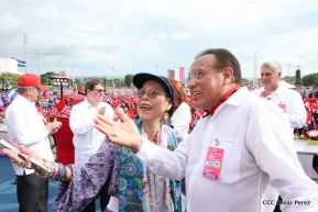 Rosario y Daniel celebran junto al pueblo 38 años de Revolución