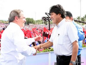 Rosario y Daniel celebran junto al pueblo 38 años de Revolución