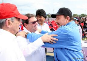 Rosario y Daniel celebran junto al pueblo 38 años de Revolución