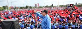 Rosario y Daniel celebran junto al pueblo 38 años de Revolución