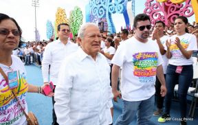 Rosario y Daniel celebran junto al pueblo 38 años de Revolución