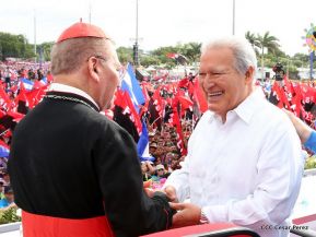 Rosario y Daniel celebran junto al pueblo 38 años de Revolución